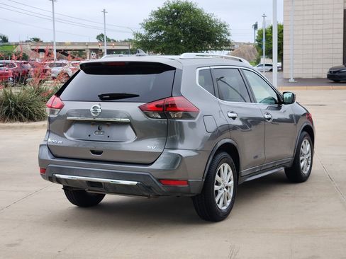 Used 2018 Nissan Rogue SV FWD image 5