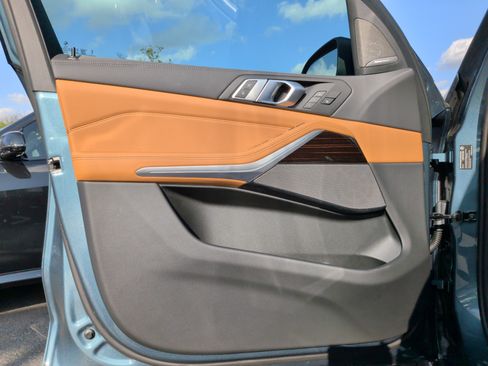 Used 2026 BMW X5 xDrive40i w/ Climate Comfort Package image 30