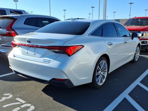 Used 2021 Toyota Avalon Limited w/ Advanced Safety Package FWD image 4