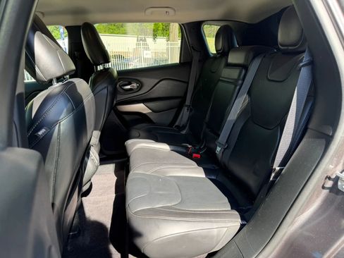 Used 2017 Jeep Cherokee Limited AWD/4WD image 12