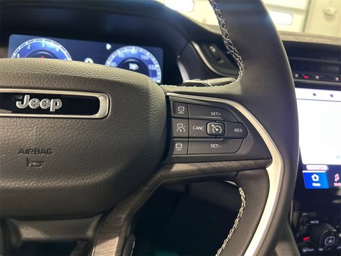 New 2025 Jeep Grand Cherokee Limited w/ Luxury Tech Group II image 21