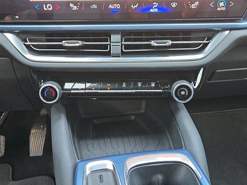 Used 2024 Chevrolet Equinox EV LT w/ Active Safety Package 3 FWD image 18