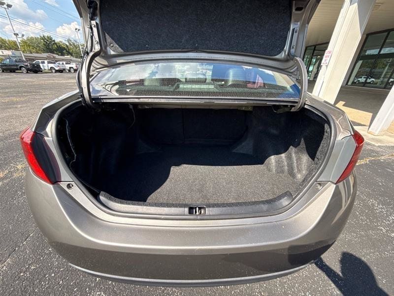 Used 2017 Toyota Corolla SE w/ Carpet Mat Package (TMS) FWD image 15