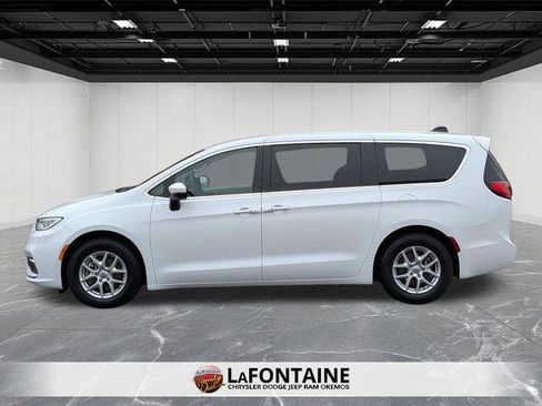 Certified 2023 Chrysler Pacifica Touring-L FWD image 2