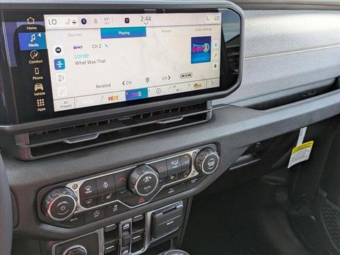 New 2025 Jeep Gladiator Sport image 12