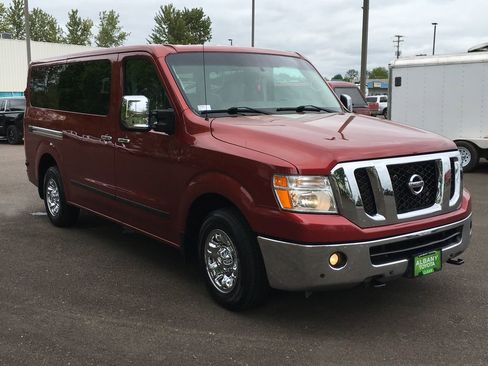 Used 2018 Nissan NV 3500 SL RWD image 9