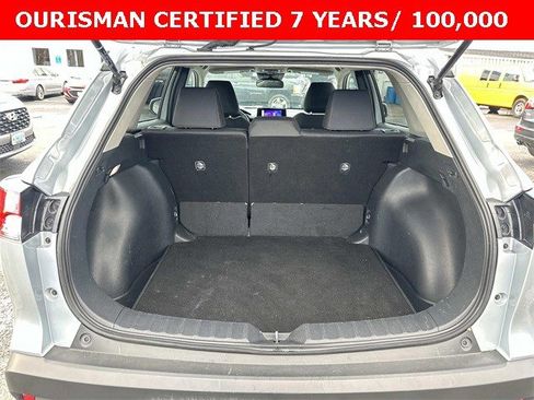 Used 2024 Toyota Corolla Cross LE image 12