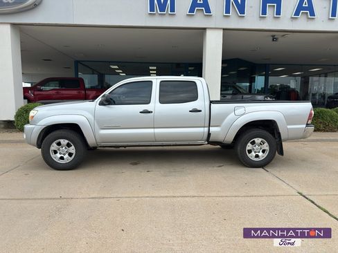Used 2010 Toyota Tacoma PreRunner RWD image 1