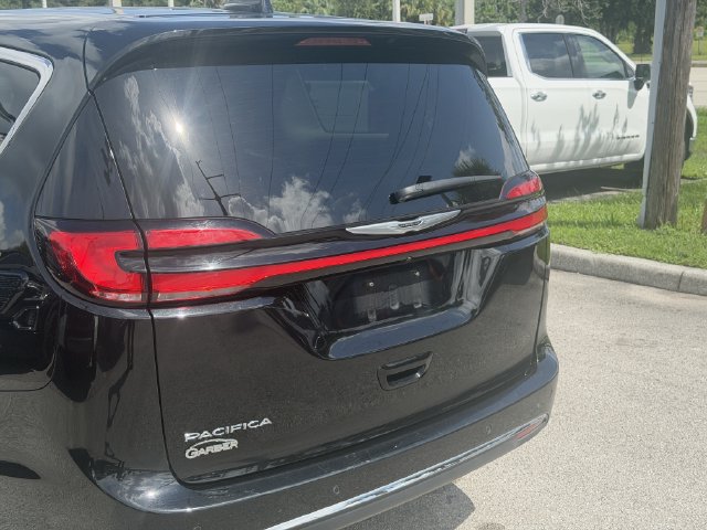 Used 2024 Chrysler Pacifica Touring-L FWD image 10