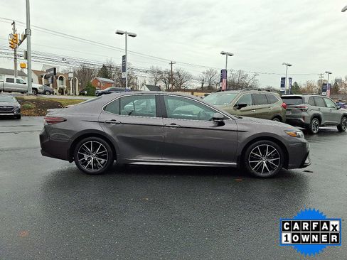 Used 2023 Toyota Camry SE image 9