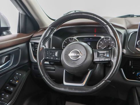 Used 2022 Nissan Rogue SV w/ SV Premium Package FWD image 12