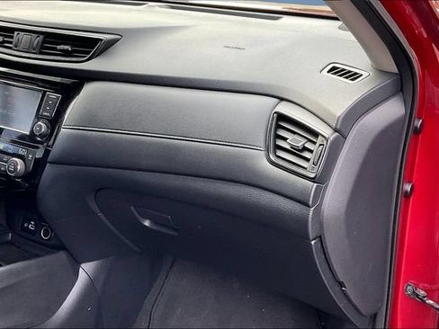 Used 2019 Nissan Rogue SV FWD image 24