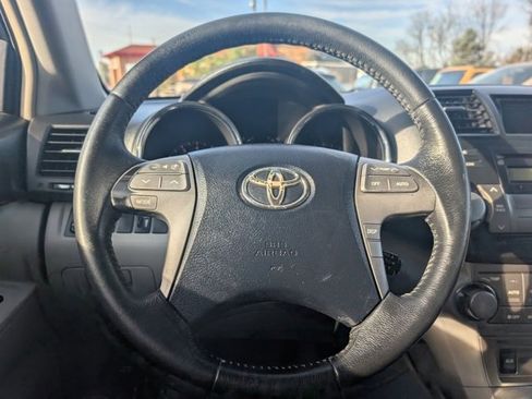 Used 2010 Toyota Highlander SE image 11