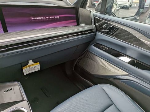New 2025 Cadillac Escalade IQ Luxury 2 image 17