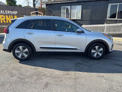 Used 2020 Kia Niro LX FWD image 9