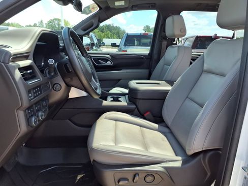 Used 2024 Chevrolet Suburban Z71 w/ Luxury Package AWD/4WD image 15