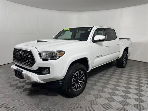 Certified 2020 Toyota Tacoma TRD Sport w/ Technology Package AWD/4WD image 3