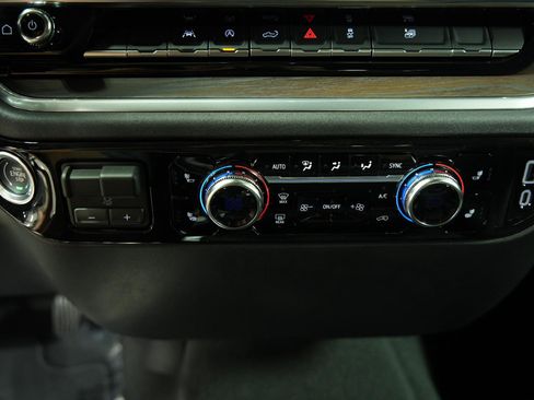 New 2026 GMC Sierra 1500 SLT AWD/4WD image 37