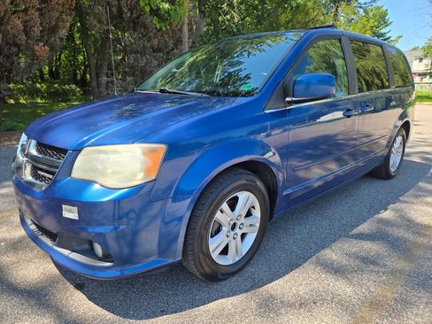 Used 2011 Dodge Grand Caravan Crew FWD image 2