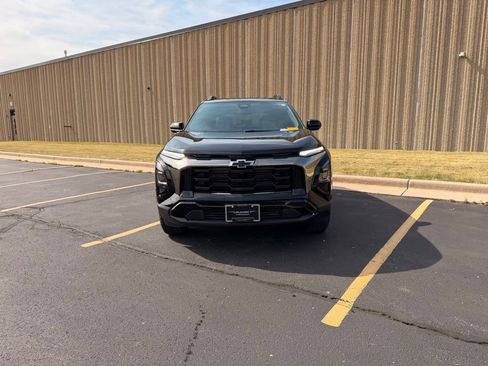Used 2025 Chevrolet Equinox ACTIV AWD/4WD image 11