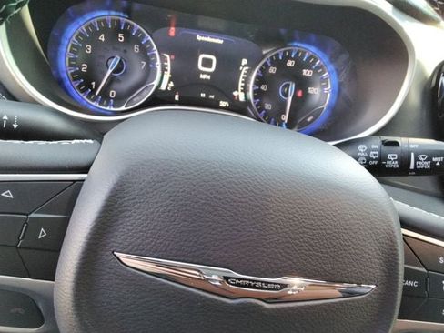New 2026 Chrysler Pacifica Select AWD/4WD image 25
