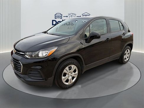 Used 2017 Chevrolet Trax LS image 2