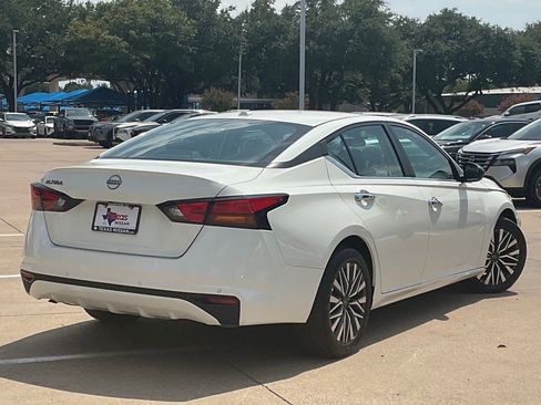 Used 2025 Nissan Altima 2.5 SV FWD image 4