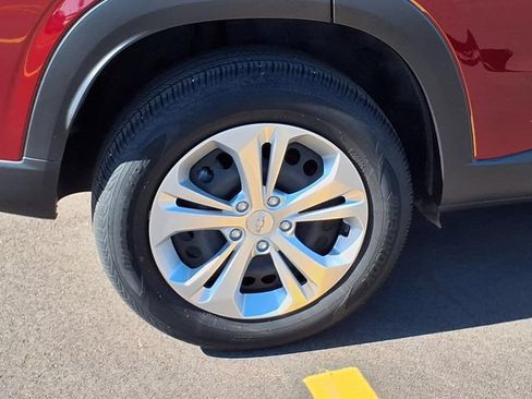 Used 2024 Chevrolet Trax LS FWD image 25