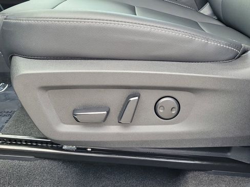 Used 2025 Nissan Murano SV image 26