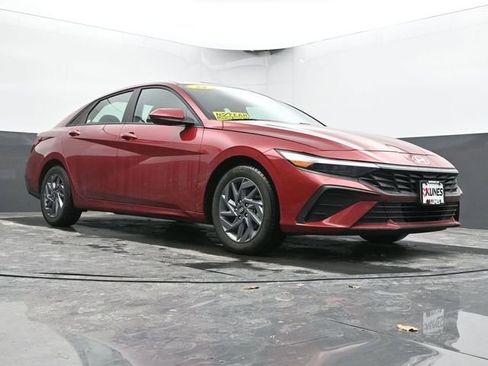Used 2024 Hyundai Elantra SEL image 42