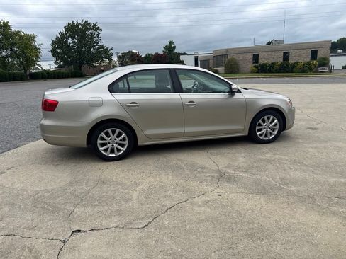 Used 2013 Volkswagen Jetta SE FWD image 8