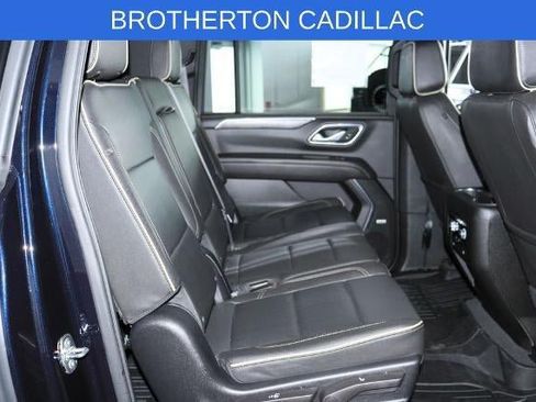 Used 2023 GMC Yukon XL SLT AWD/4WD image 32