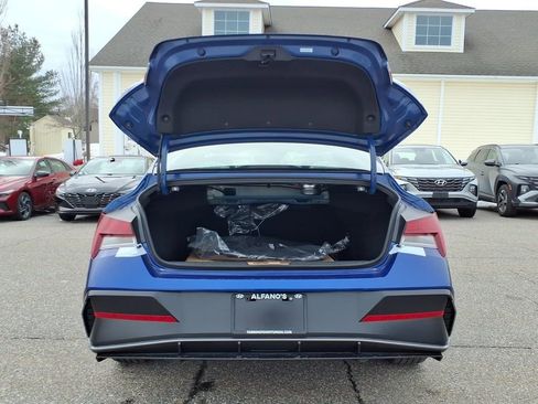 New 2025 Hyundai Elantra Limited image 8