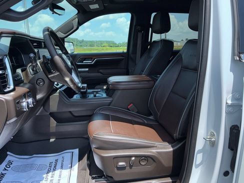 Used 2023 GMC Sierra 1500 Denali w/ Denali Reserve Package AWD/4WD image 9