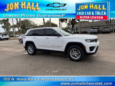 Used 2024 Jeep Grand Cherokee Laredo X w/ Trailer Tow Package image 17