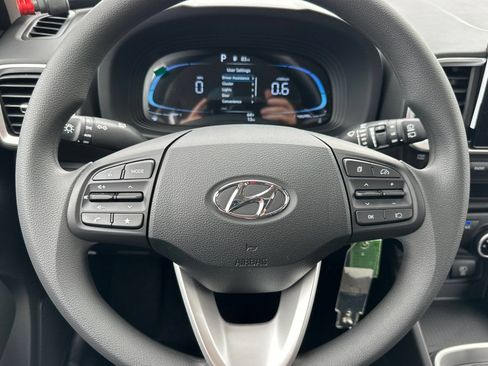 Used 2026 Hyundai Venue SE FWD image 21