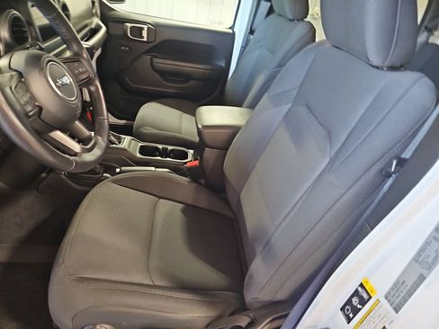 Used 2023 Jeep Gladiator Sport AWD/4WD image 14