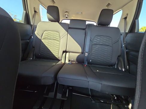 New 2025 Nissan Pathfinder SV w/ Black Appearance Package image 32