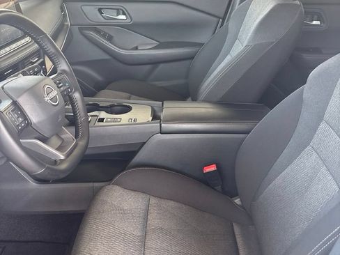 Used 2025 Nissan Rogue SV FWD image 8