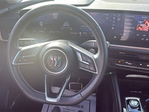 Certified 2025 Buick Envision Sport Touring image 27