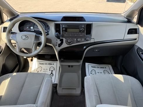 Used 2014 Toyota Sienna L FWD image 21