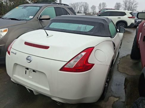 Used 2010 Nissan 370Z Touring w/ Sport Pkg image 7