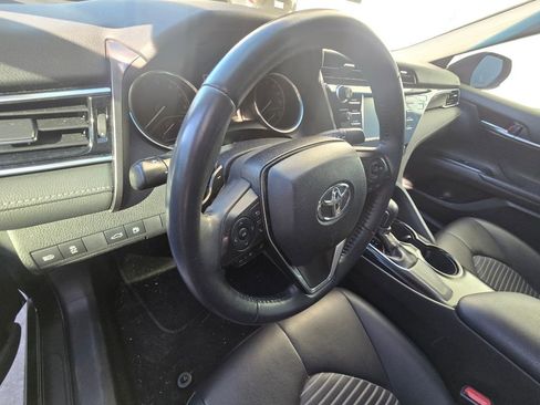 Used 2018 Toyota Camry SE image 9