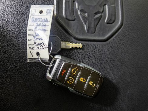 Used 2021 RAM 1500 Laramie AWD/4WD image 33