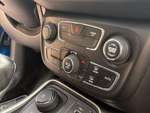 Used 2021 Jeep Compass Latitude w/ Sun and Sound Group AWD/4WD image 30