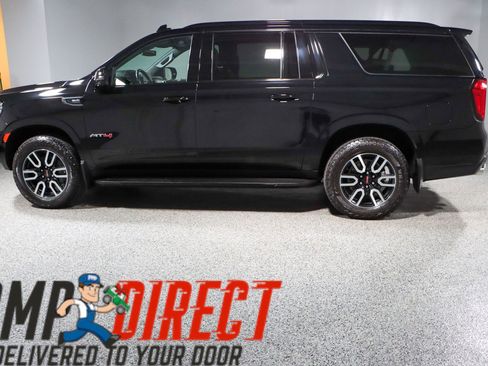 Used 2024 GMC Yukon XL AT4 w/ Technology Package image 10