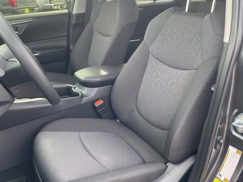 Used 2025 Toyota RAV4 XLE image 9