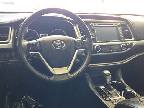 Used 2016 Toyota Highlander XLE AWD/4WD image 18