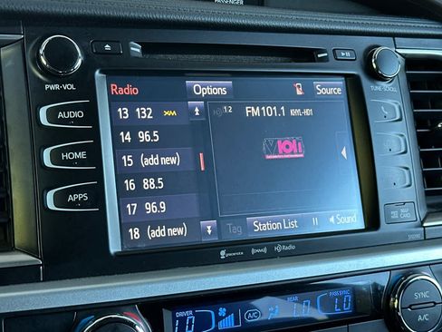 Used 2019 Toyota Highlander XLE AWD/4WD image 21