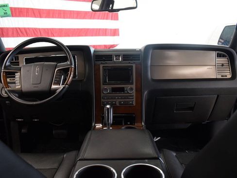 Used 2014 Lincoln Navigator 2WD image 10